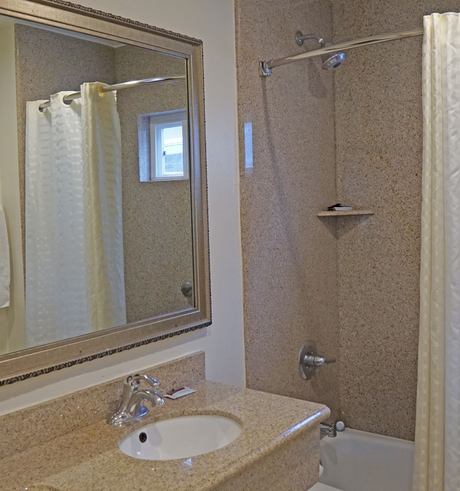 Redondo Inn & Suites