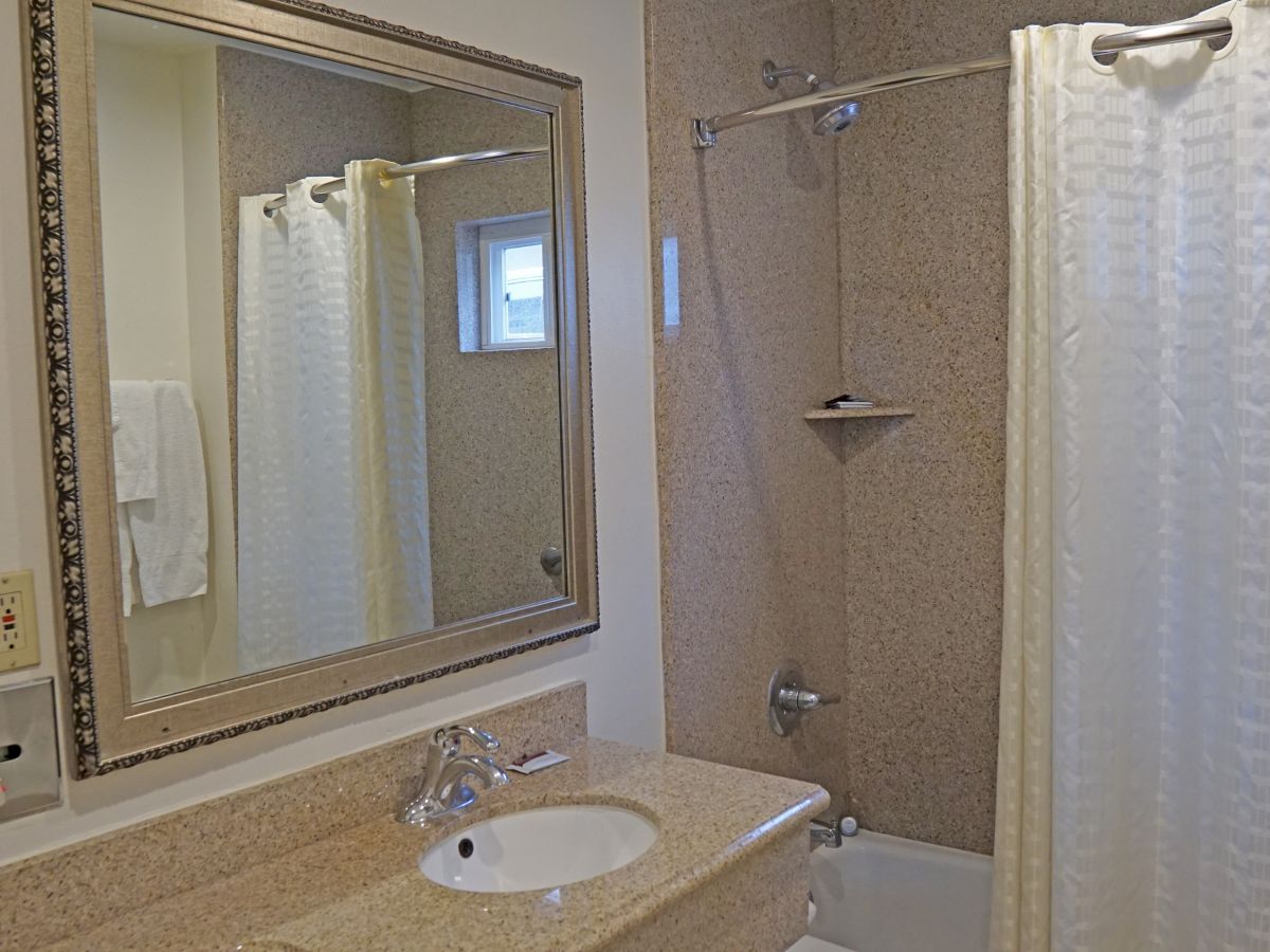 Redondo Inn & Suites